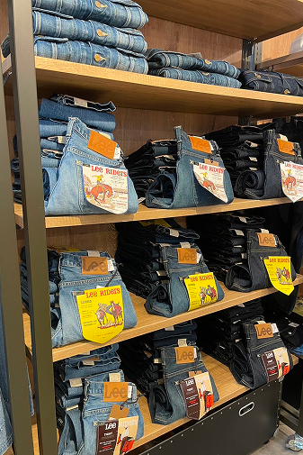 Lee(函館蔦屋書店内)